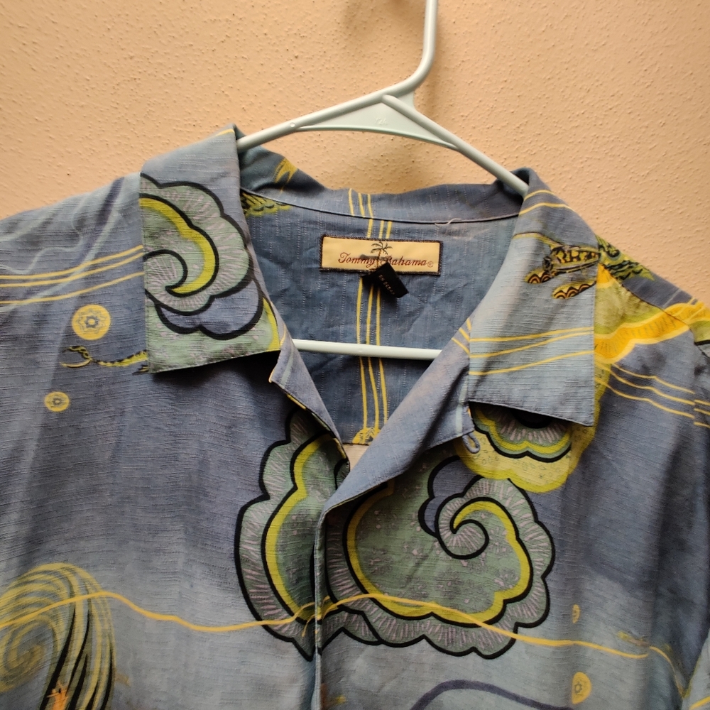 Blue and Green Graphic Short Sleeve tommy Bahama Silk Shirt Size Large - Picture 4 of 11